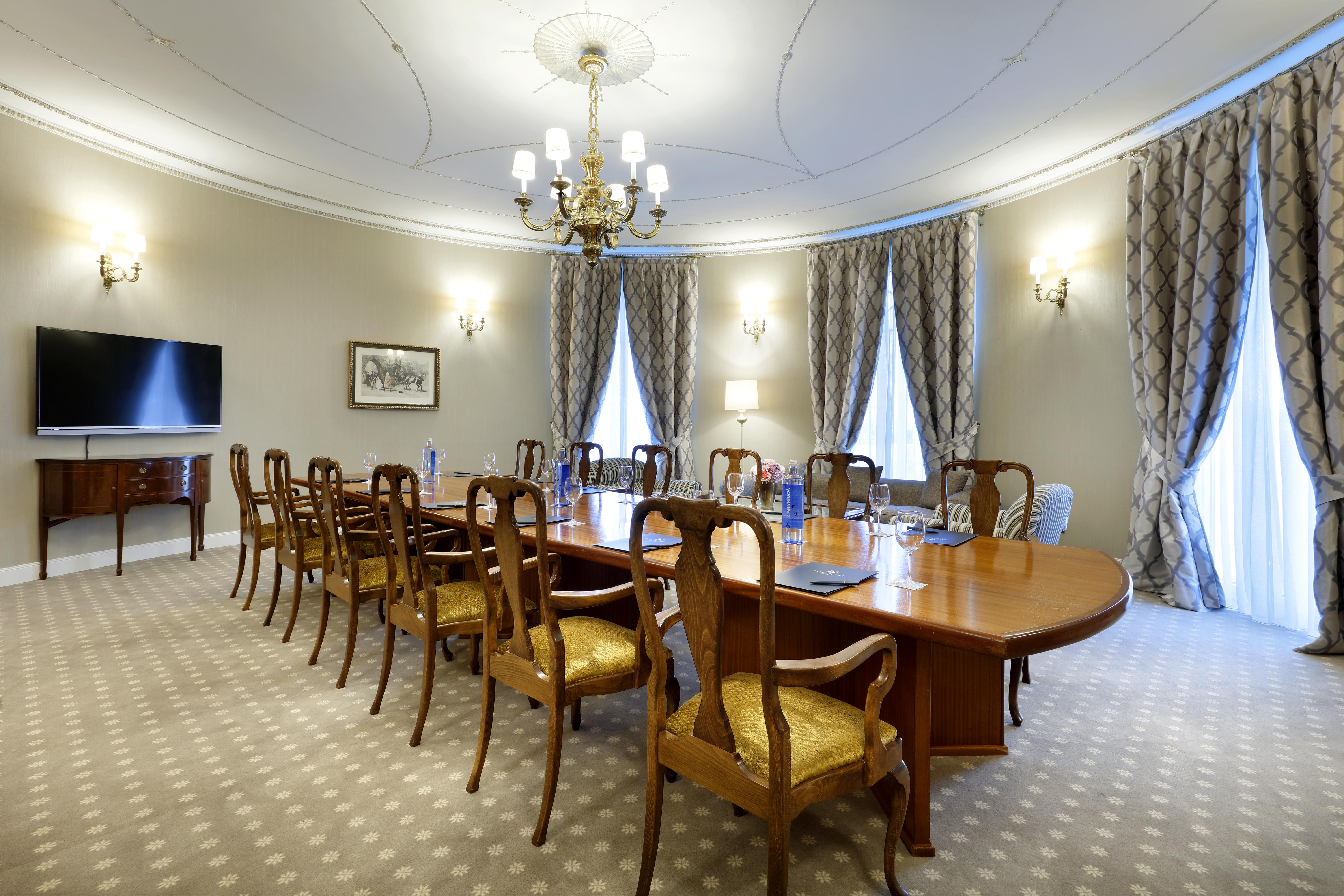 欧洲之星皇家酒店 桑坦德 外观 照片 The boardroom of the President's Office